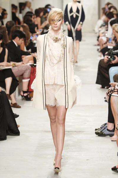 Look 30